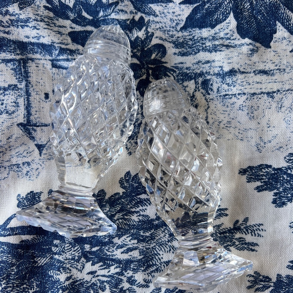 Elegant Vintage Crystal Glass Salt and Pepper Shakers - Picture 2 of 4